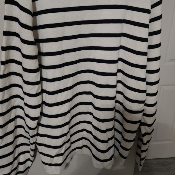 Sweater - Picture 4 of 10